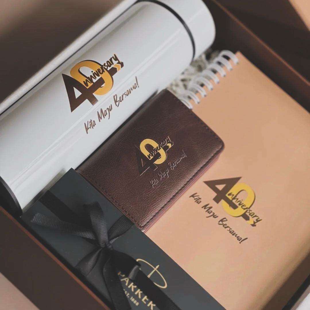 Customised gift set packaging with ribbon - 40th anniversary event